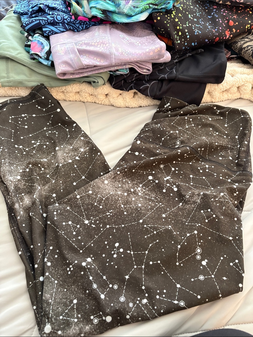 Constellation Print Capri Leggings - Black with White Star Pattern
